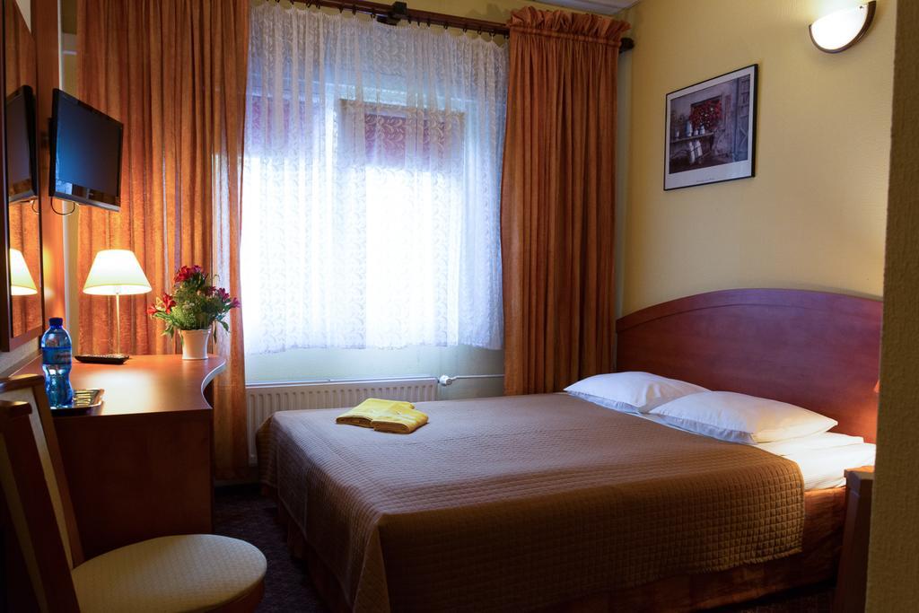 Hotel Astra Tajemniczy Ogrod Poznan Exterior photo